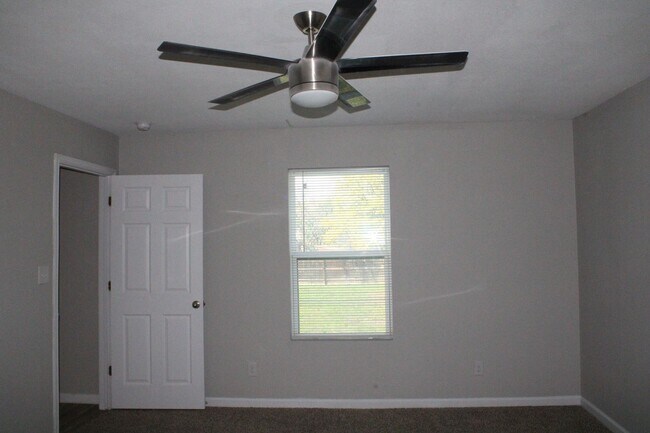 Building Photo - Meadow Brook
