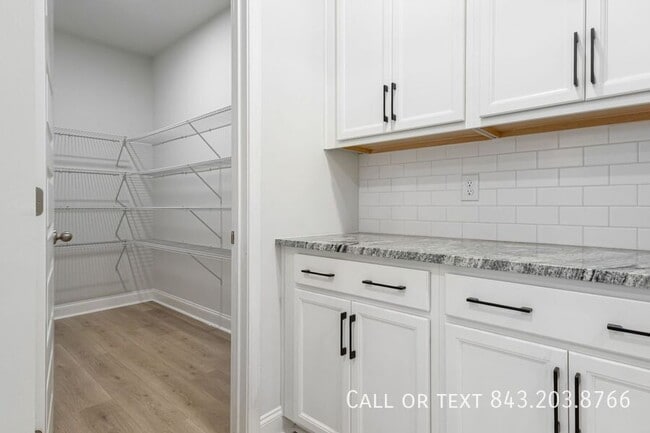 Building Photo - 319 Green Fern Dr