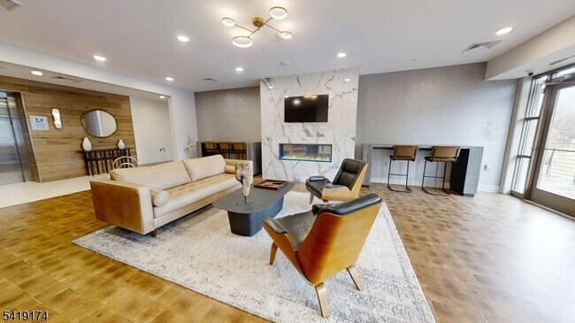 Building Photo - 1181 Morris Ave