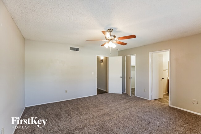 Building Photo - 4656 W Townley Ave