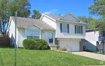 Building Photo - **Coming Soon** 8/1 Move in SW Omaha Charm...