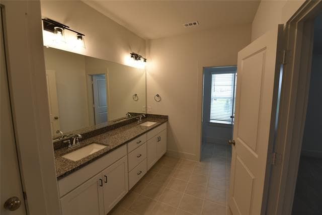 Building Photo - 4525 Lamplights Dr