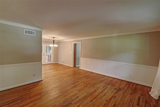 Building Photo - 2968 Fantasy Ln