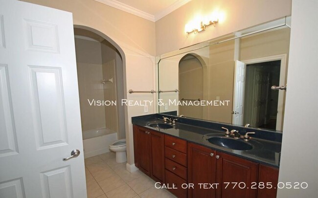 Building Photo - 829 Clifton Heights Ln.- Luxury Townhome