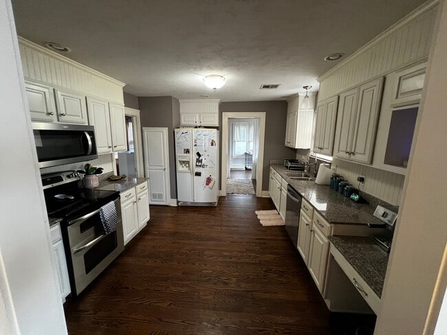 Kitchen - 712 NW 22nd St