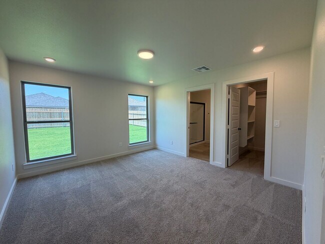 Building Photo - Brand New 3/2: FRENSHIP ISD!