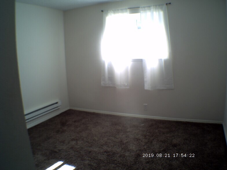 Front Bedroom - 150 Cliff House Rd