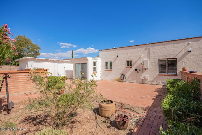 Building Photo - 434 S Vista Del Rio