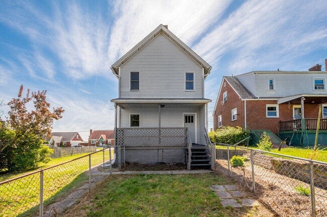 Building Photo - Gorgeous 2 bedroom home in West Mifflin available now!