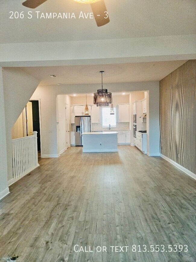 Building Photo - 206 S Tampania Ave