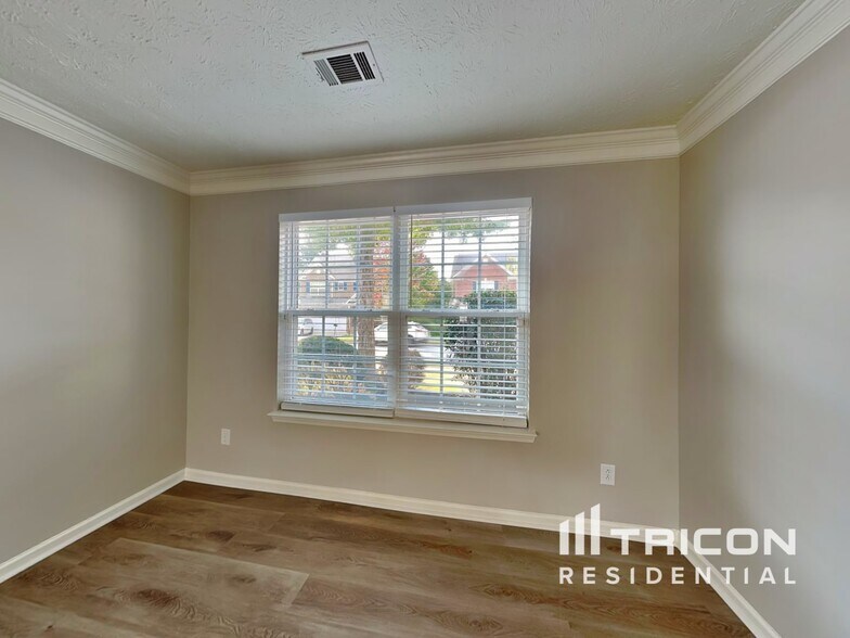 Building Photo - 2726 Storybook Ct