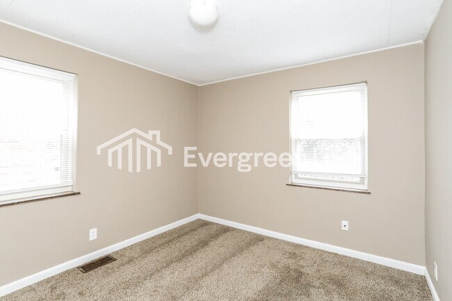 Building Photo - 5104 Lillian Dr