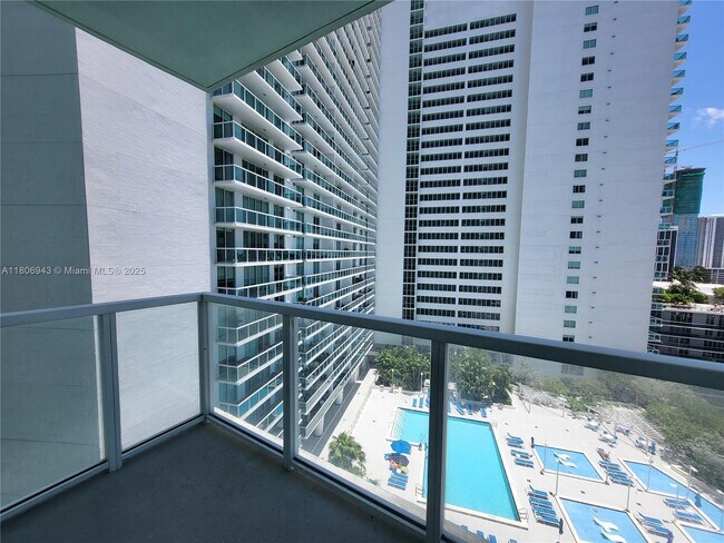 Building Photo - 1900 N Bayshore Dr