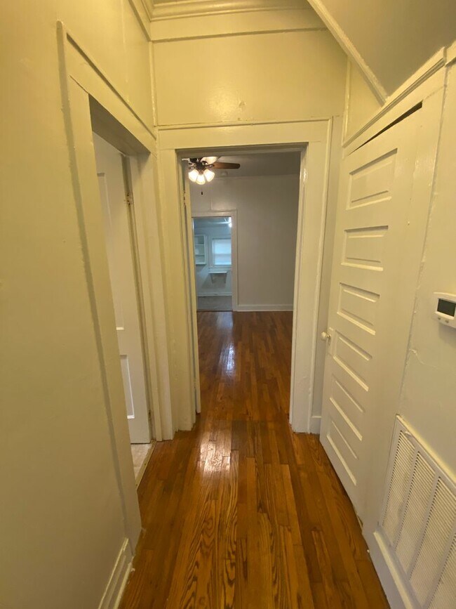 Building Photo - Charming 1 Bedroom Duplex in Trinity Park - Fenced Backyard!