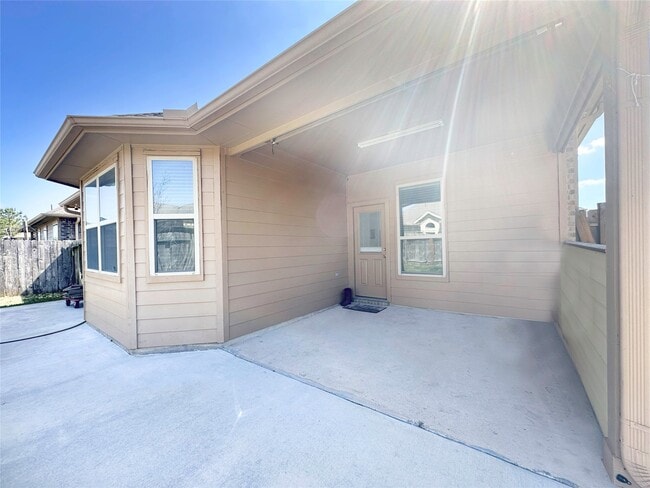 Building Photo - 18514 Magnolia Dell Dr