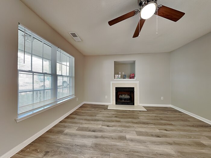 Building Photo - 3428 Ann Franklin Ct