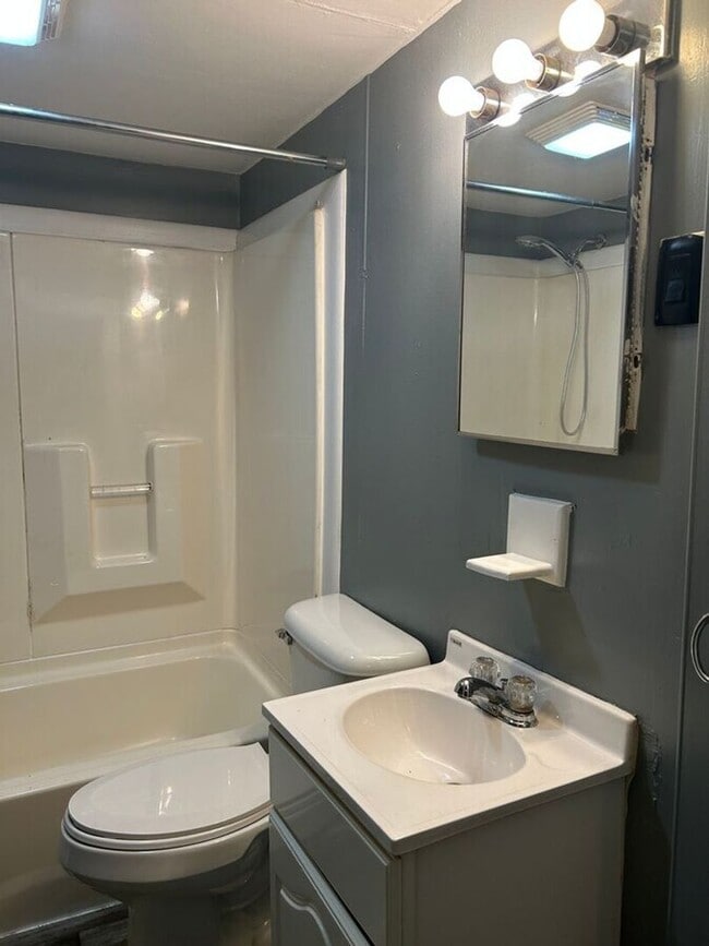 Building Photo - 25 N Washington St