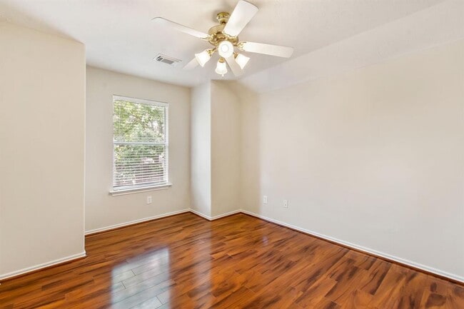 Building Photo - 55 N Queenscliff Cir