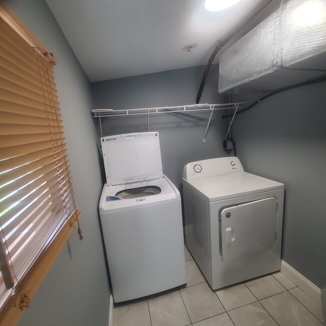 Building Photo - Cedar