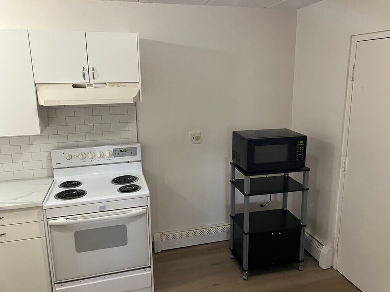 Building Photo - 287 Commercial St