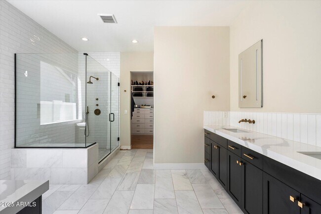 Building Photo - 8413 N Diller Grove Ln