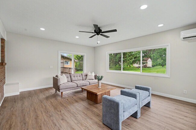 Building Photo - 2569 Richmar Dr