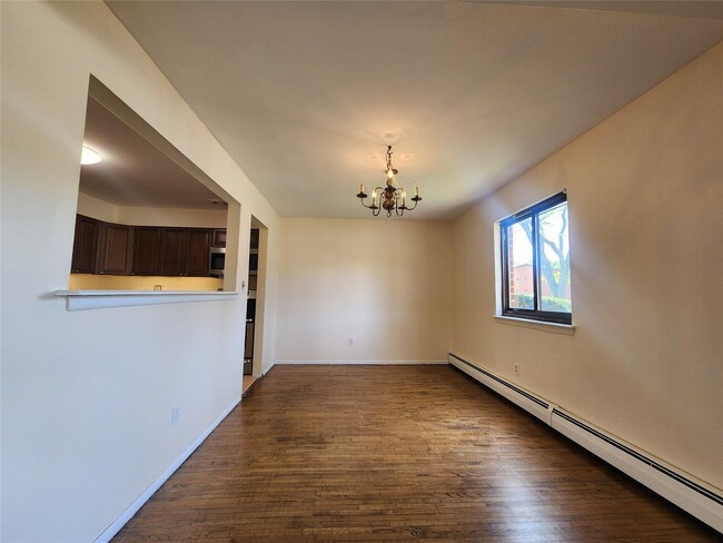 Building Photo - 5 Darian Ct