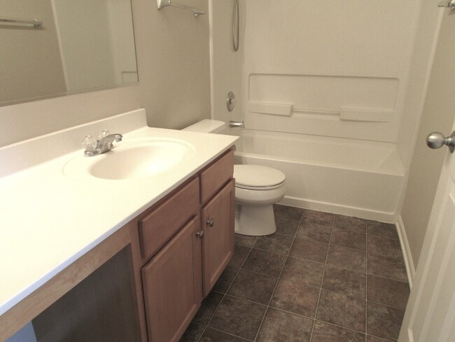Building Photo - 2502 Evergreen Cir