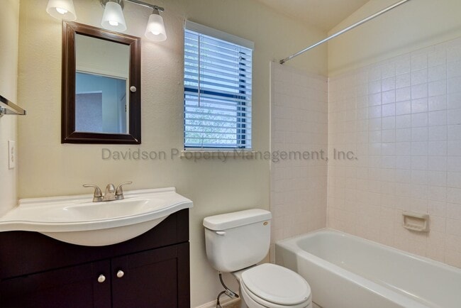 Building Photo - Cute 2-Bedroom Townhouse In Southwest Colorado Springs