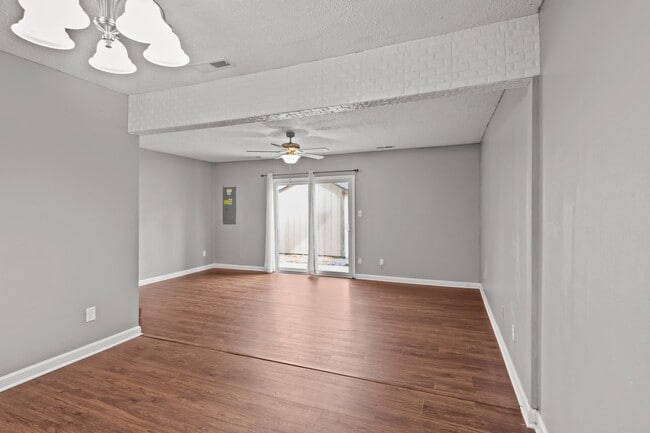 Building Photo - 3851 Chimney Creek Dr