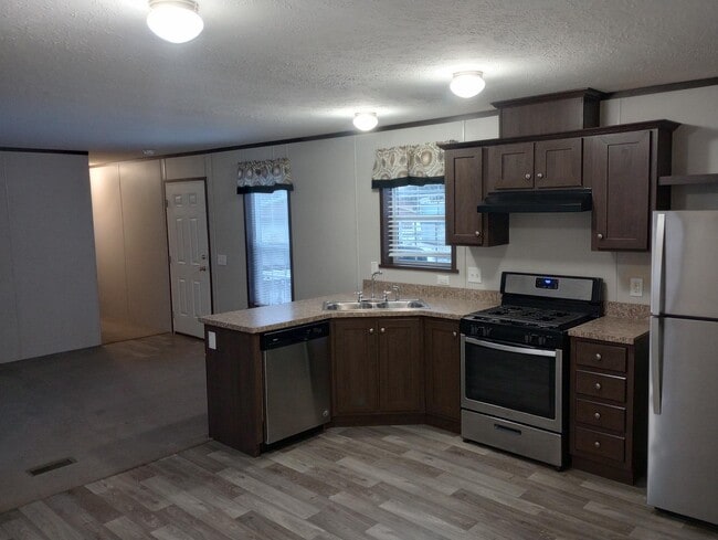 Primary Photo - 2701 Huizenga St