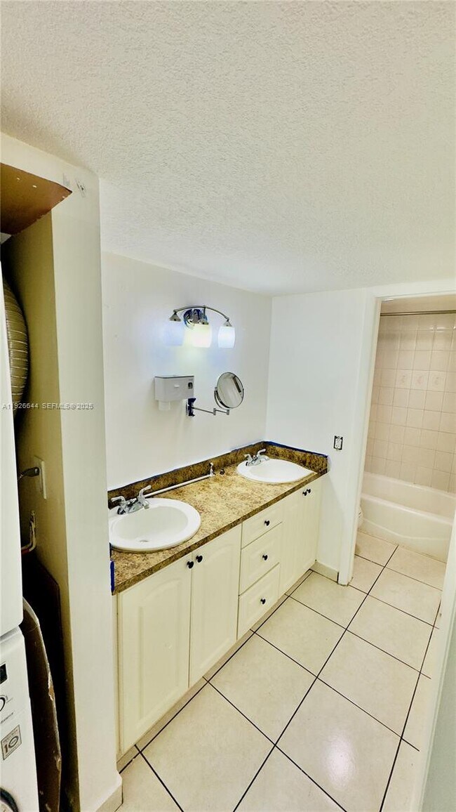 Building Photo - 6070 W 19th Ave