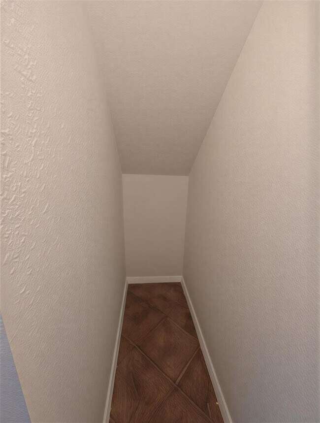 Building Photo - 4759 Pinemore Ln