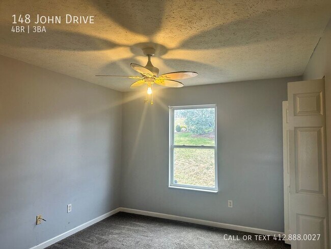 Building Photo - 4 bedroom 3 bath Canonsburg