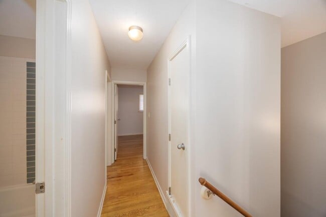 Building Photo - 9619 Outlook Dr