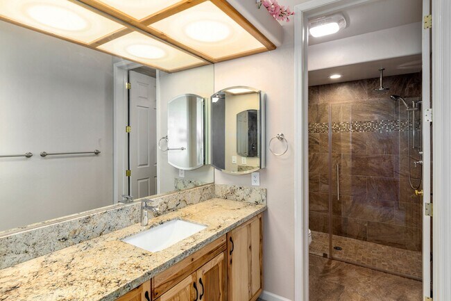 Building Photo - Country living at its finest!