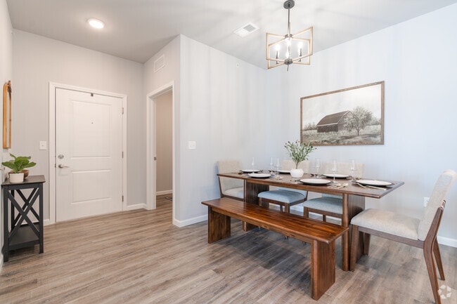 2BR, 2BA - 1,135SF - Dining Room - Glengrove Apartments