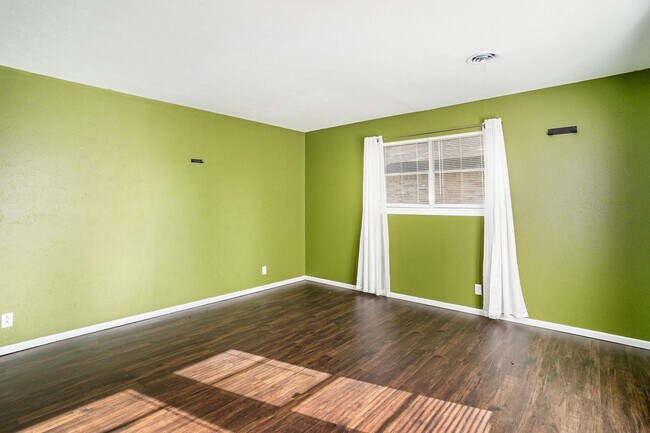 Building Photo - Great 3 Bedroom with Detached Workshop and...