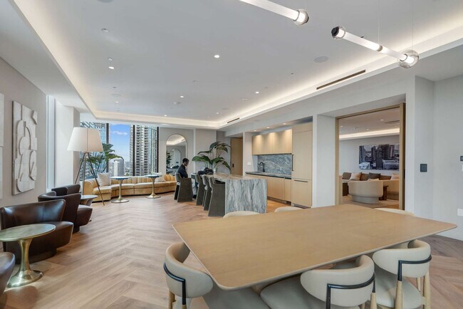 Building Photo - 121 NE 5th St