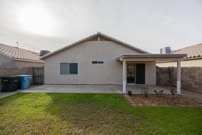 Building Photo - 10864 W Devonshire Ave