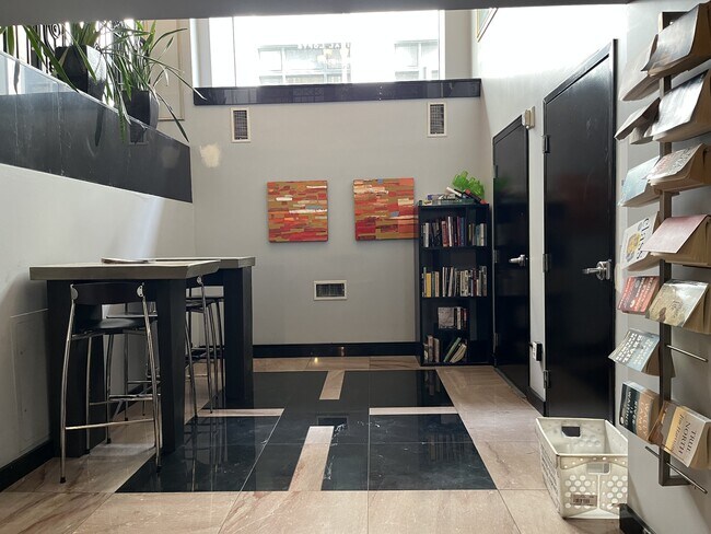 Building Photo - 700 Church St