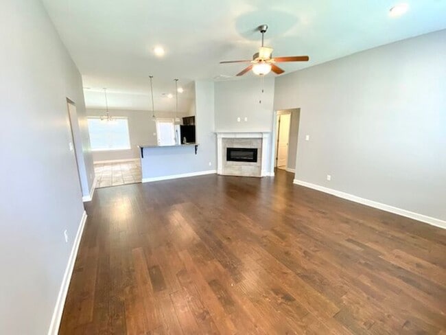 Building Photo - Now Availalbe In Horn Lake @ Nicole Place, 4-Bedroom 3 Bath Home