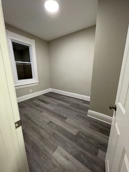 Building Photo - 1715 Kinney Ave