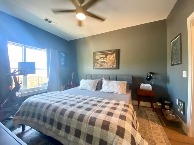 Building Photo - Beautiful Condo - North Burnet Road!