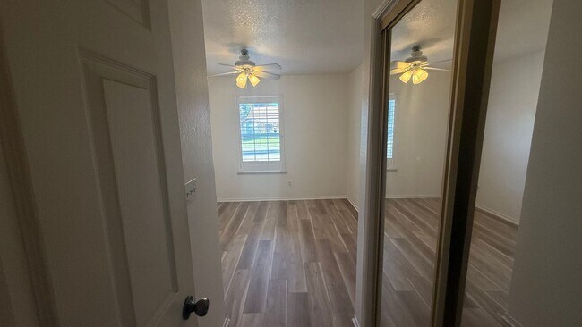 Building Photo - 3-bedroom, 2-bathroom home located in the ...