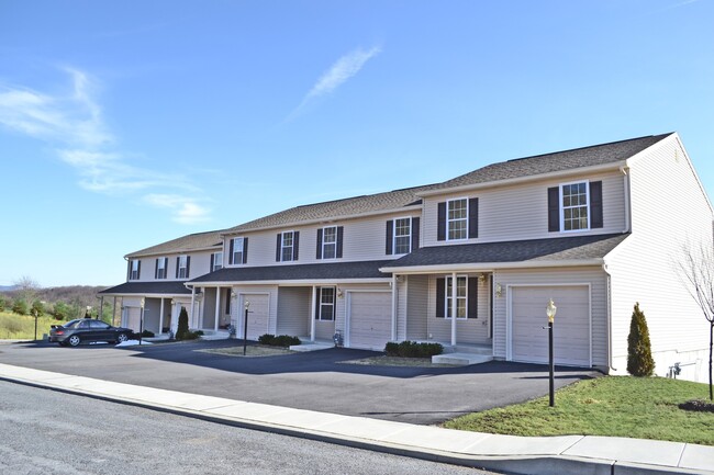 Primary Photo - Maintenance Free 3 Bed 2.5Bath Townhome in...