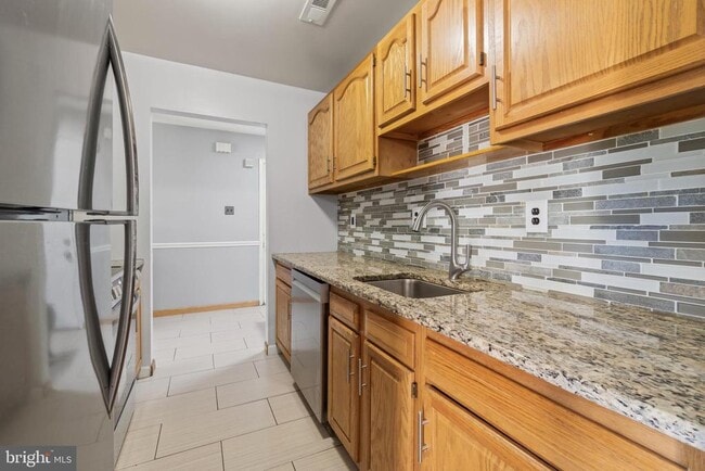 Building Photo - 15 B E Daisy Ln