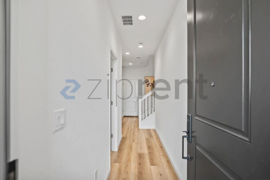 Building Photo - 6216 Diamond Wy