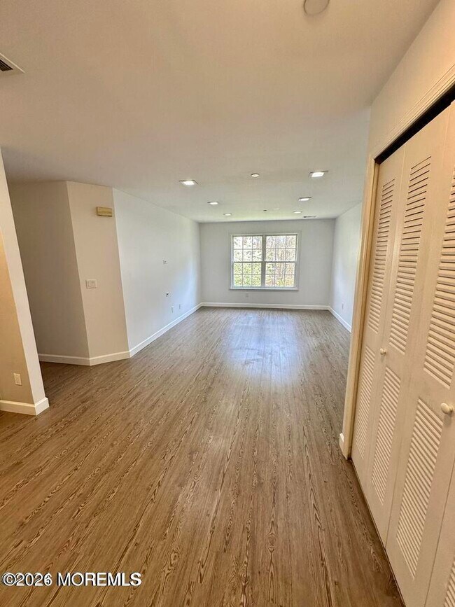 Building Photo - 76 Des Moines Ct