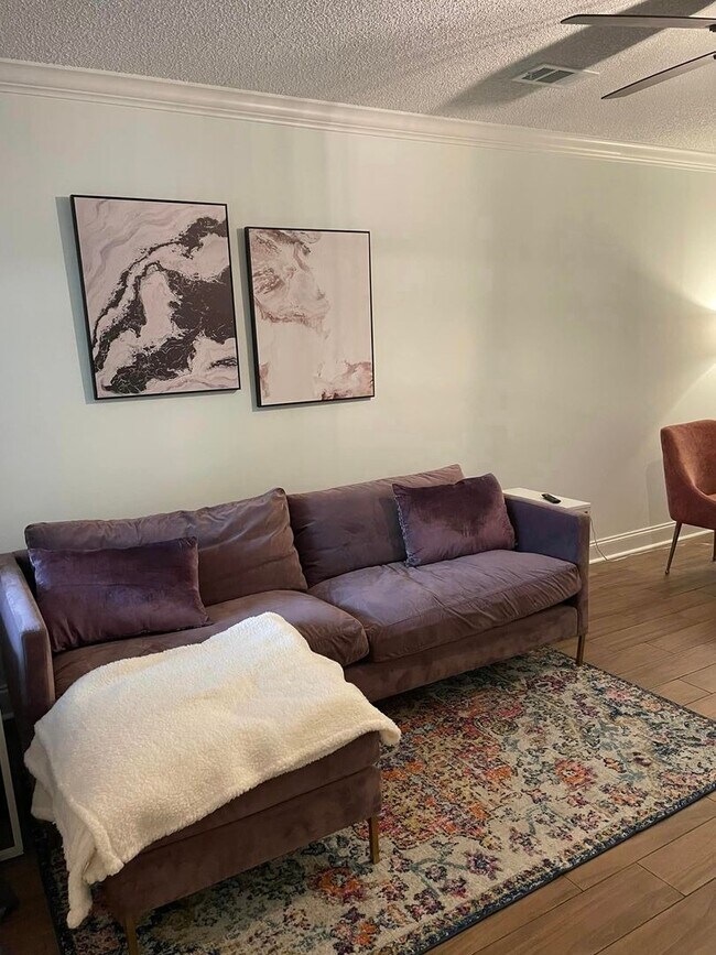 Building Photo - Optional Furnished Executive Rental Downtown